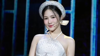 Hương Tràm tự hào góp tiếng hát tôn vinh những người làm báo
