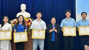 Tiền vệ Châu Ngọc Quang được vinh danh là công dân trẻ tiêu biểu tỉnh Gia Lai
