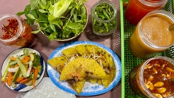 Chiều mưa dạo chợ Lạc Quang ăn đồ Phan Rang: Bánh canh, căn, xèo, chả cá gợi vị quê nhà