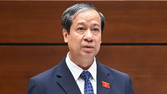 Bộ trưởng Giáo dục phản hồi lo ngại về tuyển sinh ồ ạt