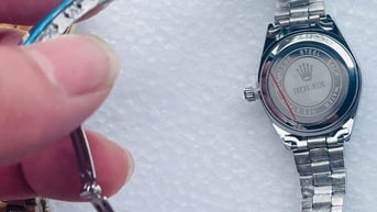 Bắt giữ 450 đồng hồ giả nhãn hiệu Rolex vận chuyển từ Trung Quốc