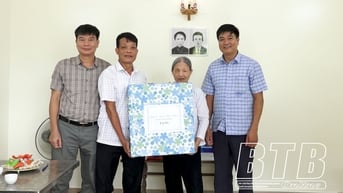  Trao kinh phí hỗ trợ xóa nhà tạm, nhà dột nát tại huyện Quỳnh Phụ