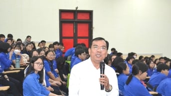Thương con bằng hành động