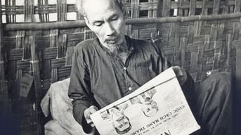 Nhà báo Hồ Chí Minh trong 100 năm báo chí cách mạng Việt Nam