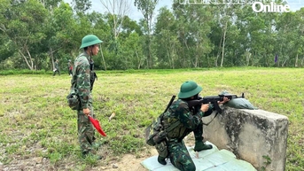 Đại đội Hỗn hợp 90 tổ chức kiểm tra thực hành bắn súng tiểu liên AK cho hạ sĩ quan, chiến sĩ