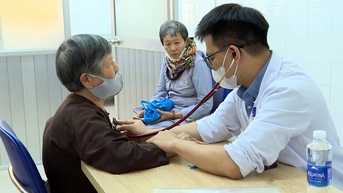 Hơn 400 bệnh nhân được khám sàng lọc bệnh tim miễn phí