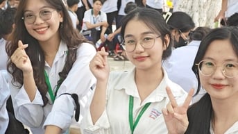 Bí quyết ôn thi tốt nghiệp THPT đạt điểm cao: Cụm giới từ trong tiếng Anh