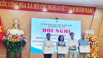 Quảng Nam thành lập 174 câu lạc bộ liên thế hệ tự giúp nhau