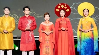 NTK Thủy Lê kể chuyện di sản bằng áo dài