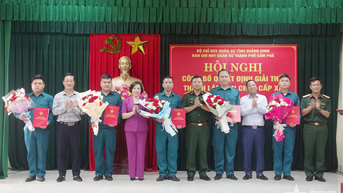 Quảng Ninh: Công bố quyết định giải thể, thành lập mới ban CHQS cấp xã