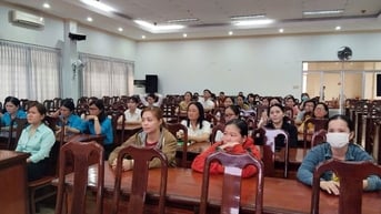 Liên đoàn Lao động tỉnh tập huấn kỹ năng làm cha mẹ cho sự phát triển toàn diện trẻ thơ