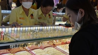 Giá vàng hôm nay, 20-6: Tiếp tục sụt giảm