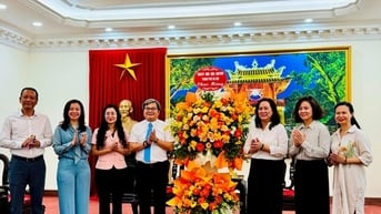 Phó Chủ tịch UBND thành phố Hà Nội Trương Việt Dũng thăm, chúc mừng Sở Văn hóa và Thể thao cùng một số cơ quan báo chí