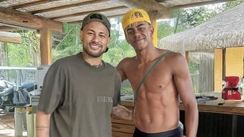 CĐV hoảng hồn khi thấy Yamal chơi chung với... Neymar