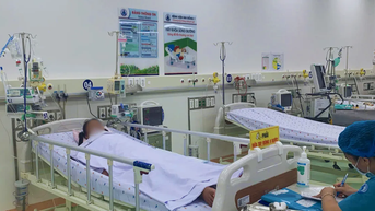 Truyền hơn 10 lít máu cứu sống bệnh nhi sốt xuất huyết