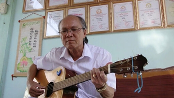 ជួបជាមួយអ្នកនិពន្ធបទចម្រៀង "មោទនភាពមួយរយឆ្នាំនៃសារព័ត៌មានបដិវត្តន៍វៀតណាម"