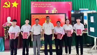 Chi bộ trường THPT Tân Châu: Tăng cường công tác phát triển đảng viên học sinh