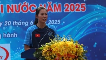Ánh Viên truyền cảm hứng học bơi, phòng chống đuối nước tại TP.HCM