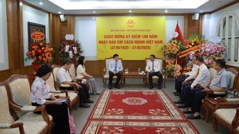 Văn phòng Quốc hội chúc mừng Bộ VHTTDL nhân dịp 100 năm kỷ niệm Ngày Báo chí Cách mạng
