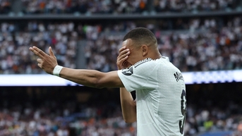 Mbappe nhập viện vì viêm dạ dày