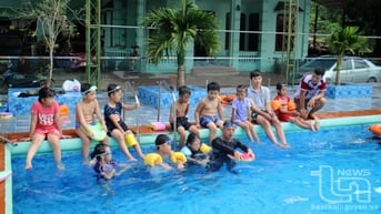 Dạy bơi miễn phí cho trẻ vùng nông thôn