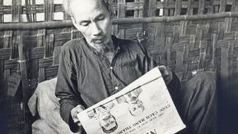 Nhà báo Hồ Chí Minh đặt nền móng cho 100 năm báo chí cách mạng