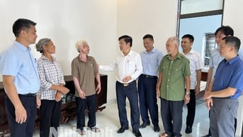 Ban Nội chính Tỉnh ủy khánh thành, trao nhà tình nghĩa cho hộ khó khăn tại thành phố Hoa Lư