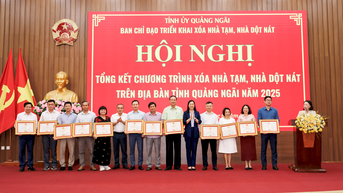 Hòa Phát nhận bằng khen của Chủ tịch UBND tỉnh Quảng Ngãi trong phong trào thi đua xóa nhà tạm, nhà dột nát trên địa bàn