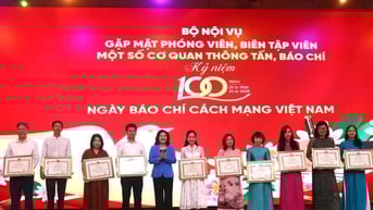 Ra mắt báo in Nội vụ và Xã hội