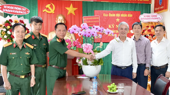 Trưởng Ban Nội chính Thành ủy TPHCM thăm các cơ quan báo đài Quân đội nhân dân