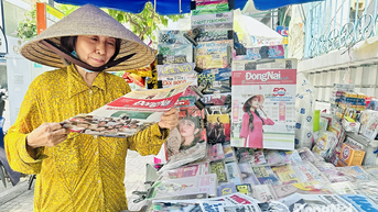 Những cụ bà 'mong khỏe để bán báo suốt đời'