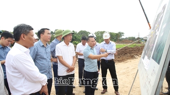 Phó Chủ tịch UBND tỉnh Nguyễn Hùng Nam kiểm tra tiến độ Dự án đường Tân Phúc - Võng Phan (giao ĐT.378)