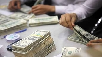 Tỷ giá USD tăng ở thị trường chính thức, giảm ở "chợ đen"