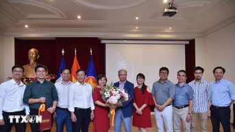 Báo chí Việt Nam tại Pháp - viên gạch lặng lẽ góp phần xây nên ngôi nhà tin tức