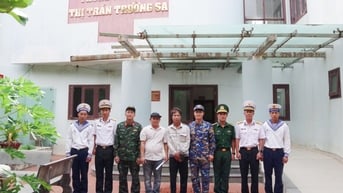 Quân y đảo Trường Sa bàn giao ngư dân cho tàu cá