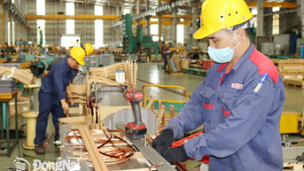 Viết về công nghiệp ở 'công xưởng' của đất nước