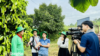 វិជ្ជាជីវៈសរសេរនិង 'វាសនា' ជាមួយកសិករ