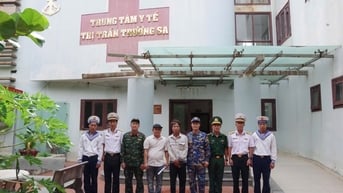 Quân y Đảo Trường Sa cứu chữa kịp thời ngư dân gặp nạn trên biển