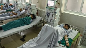 Người đàn ông 29 tuổi suy thận vì thời sinh viên thức khuya, ăn vội vã