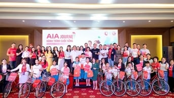 Tặng quà cho trẻ em hoàn cảnh khó khăn tỉnh Quảng Nam