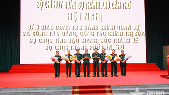 Bàn giao Bộ CHQS tỉnh Hậu Giang, Sóc Trăng về Bộ CHQS TP Cần Thơ
