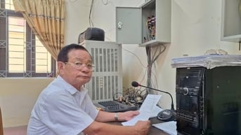 “Lão nông” hơn 40 năm làm “báo nói” ở làng