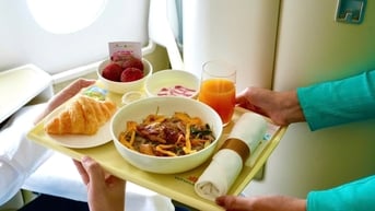 Vải trứng Hưng Yên lên thực đơn các chuyến bay hạng thương gia của Vietnam Airlines