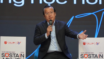 Doanh nhân nổi tiếng kể công việc ngày đầu đi làm là pha trà, photo tài liệu...