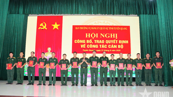 Ban Thường vụ Đảng ủy Quân sự tỉnh Tuyên Quang: Công bố, trao quyết định về công tác cán bộ