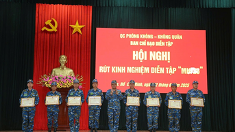 Hoàn thành Diễn tập chỉ huy - tham mưu 1 bên 2 cấp trên bản đồ có một phần thực binh