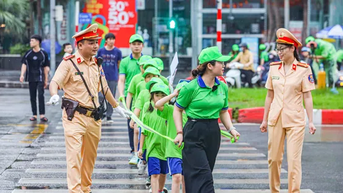 CSGT tăng cường tuyên truyền kỹ năng tham gia giao thông an toàn cho lứa tuổi học sinh