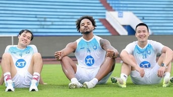 Xuân Son đi giày đinh, tập cùng đội Nam Định trước ngày nhận cúp vô địch V-League