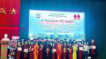 Trường Đại học Quảng Nam trao bằng tốt nghiệp cho 332 sinh viên