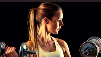 Dân công sở, chọn đi bộ hay đến phòng gym?
